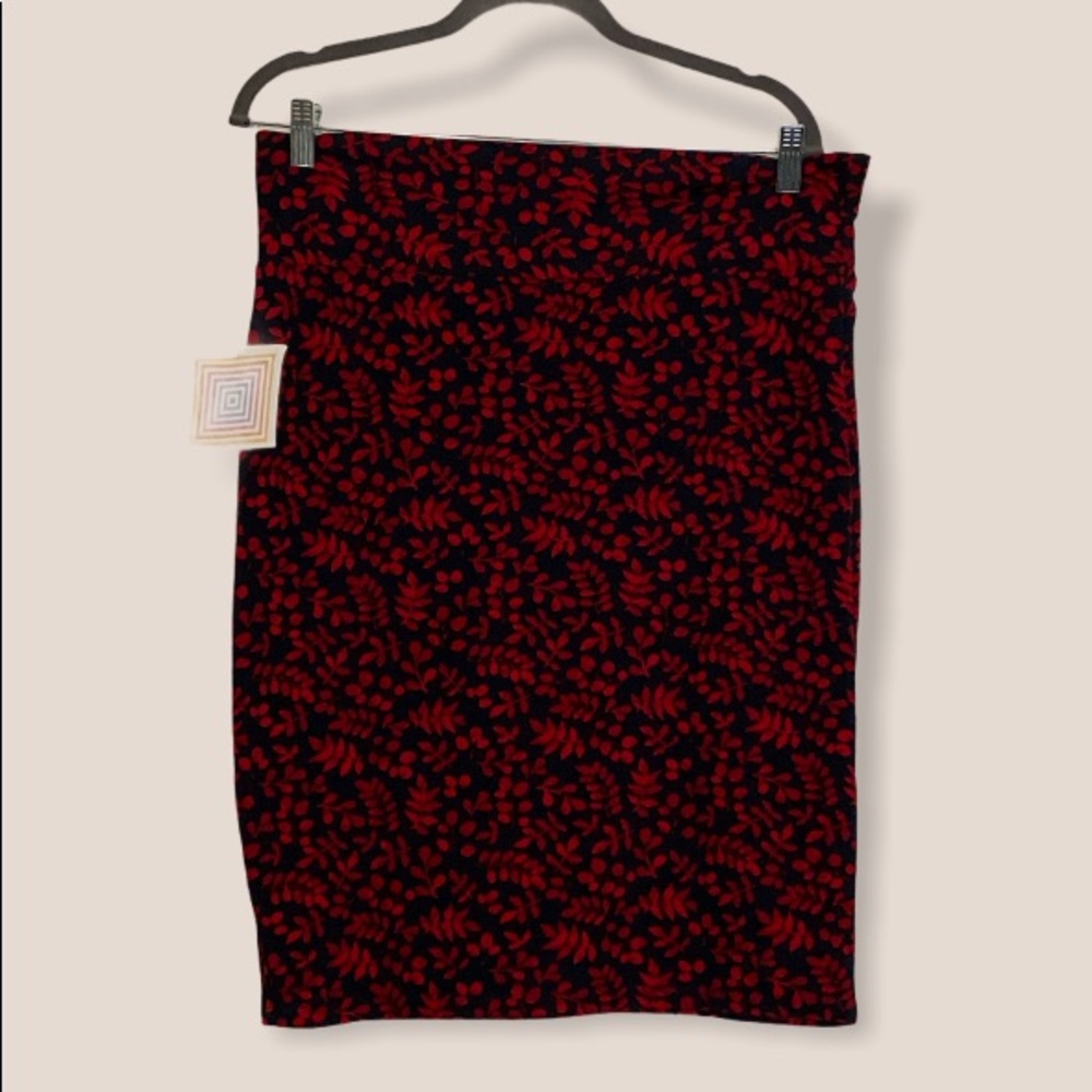 LulaRoe Red and Navy Cassie Skirt. Size Large. NWT